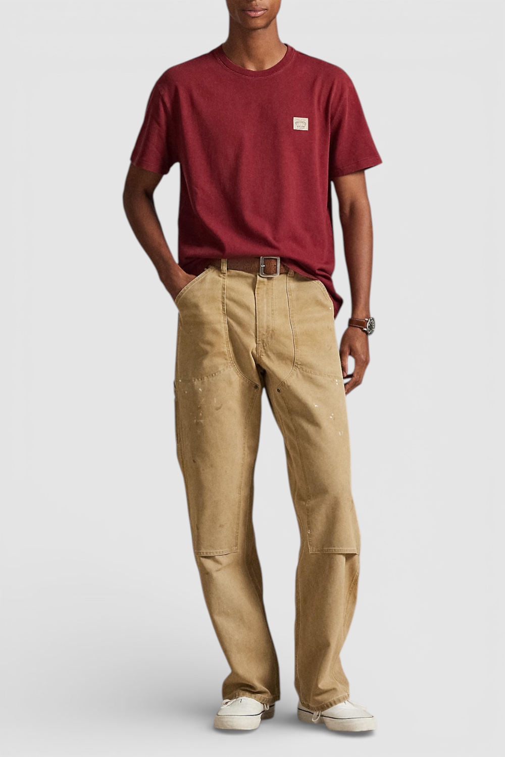 תמונת כל הלוק של חולצת טי